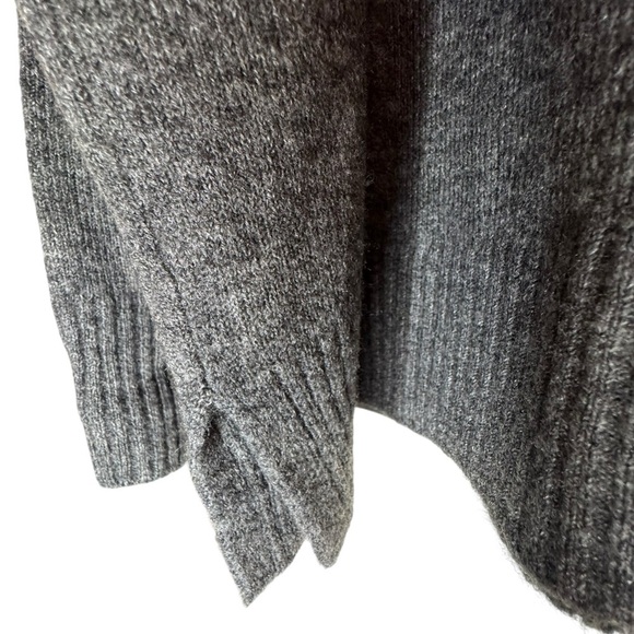 Beach Lunch Lounge Women’s Animal Print Sweater Size XXL Gray Yellow Pullover - Picture 6 of 7